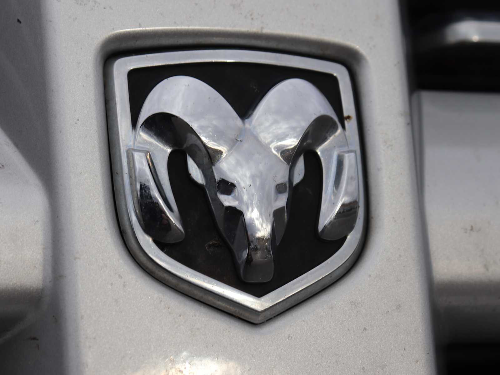 Thumbnail: 2011 Dodge Nitro - 11