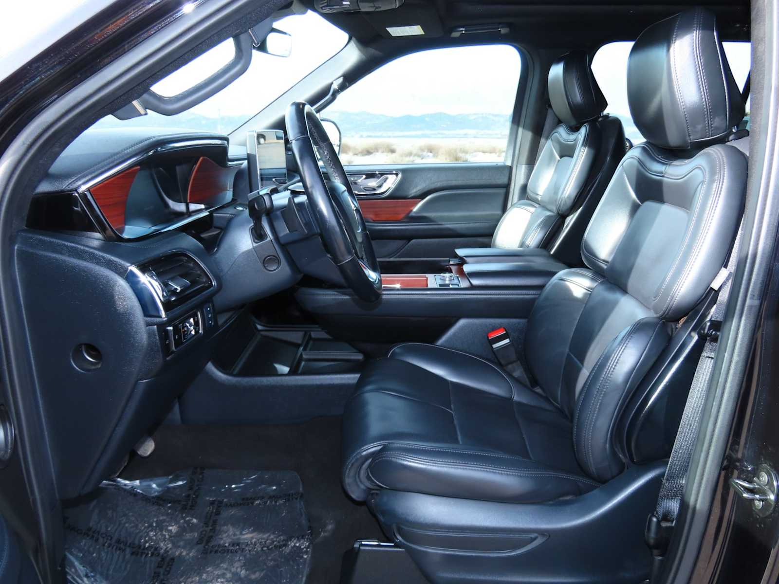 Thumbnail: 2024 Lincoln Navigator L - 13