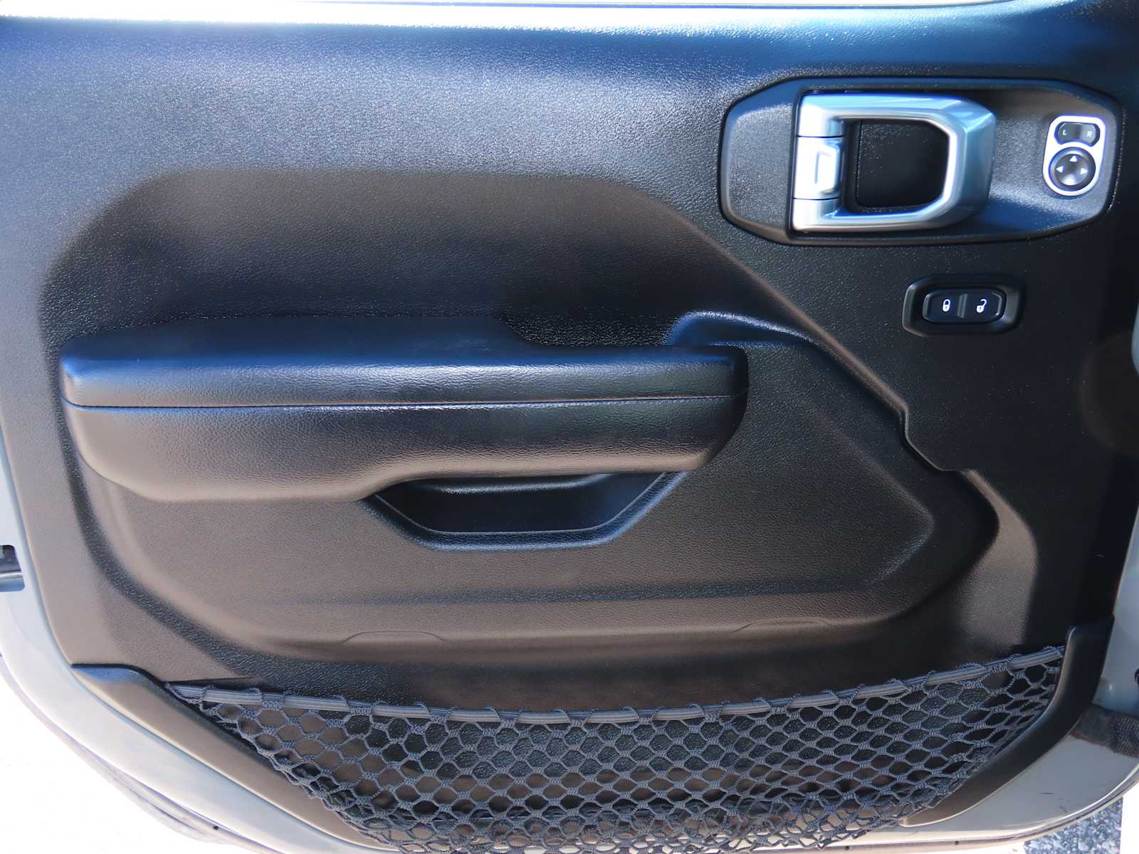 Thumbnail: 2021 Jeep Gladiator - 17