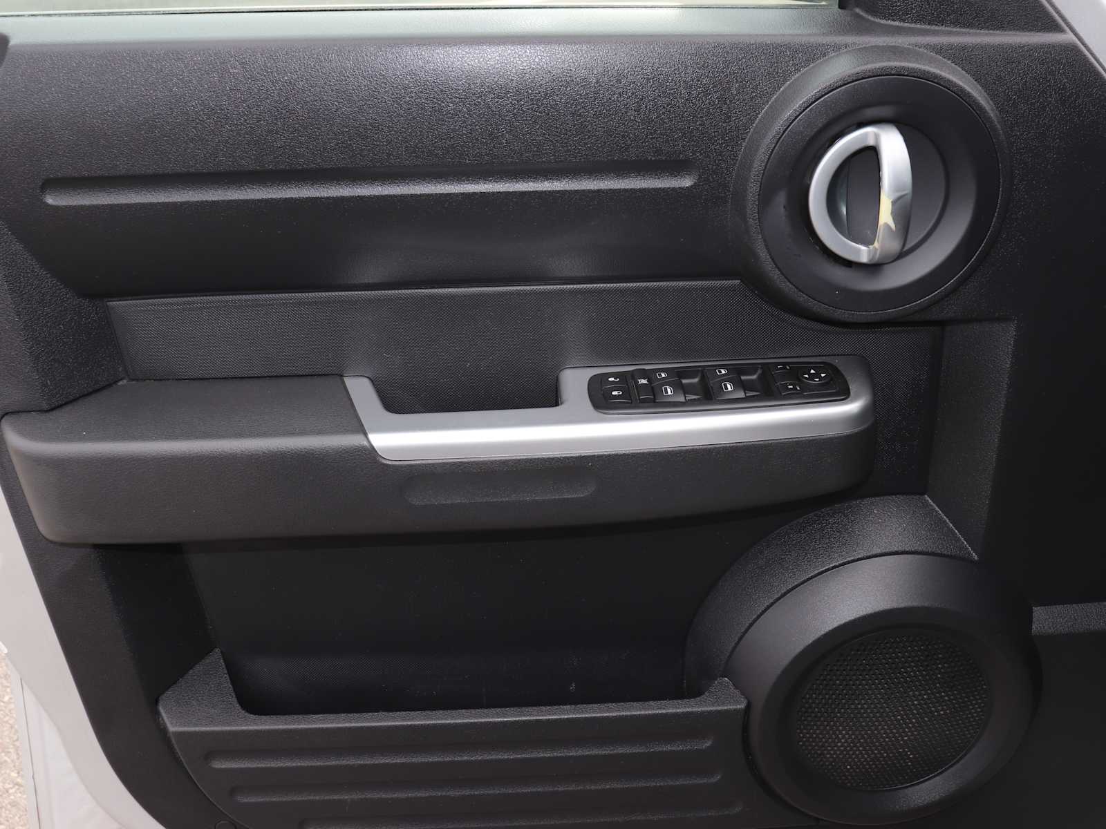 Thumbnail: 2011 Dodge Nitro - 17