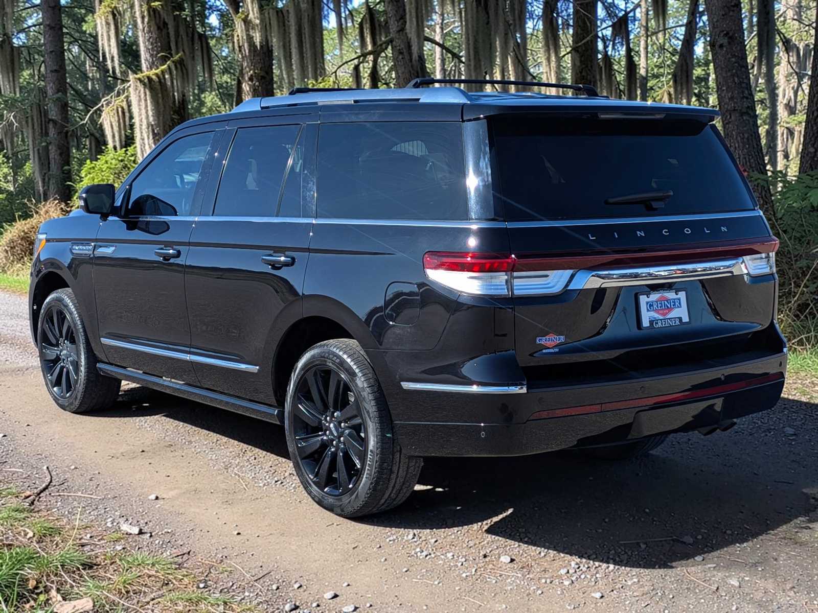 Thumbnail: 2023 Lincoln Navigator - 4