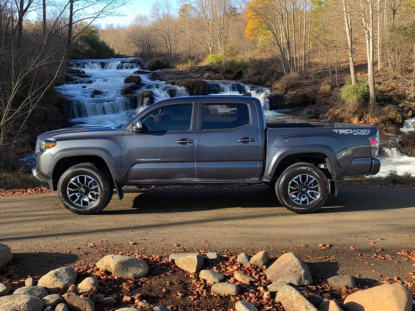 2023 Toyota Tacoma TRD Sport photo 3
