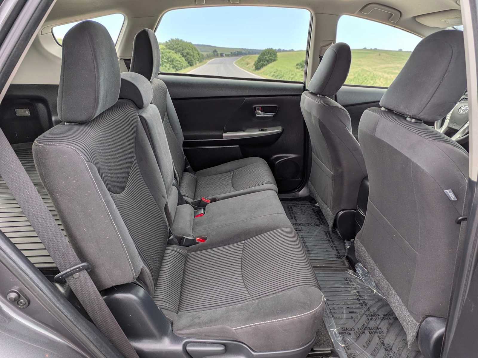 Thumbnail: 2015 Toyota Prius v - 18