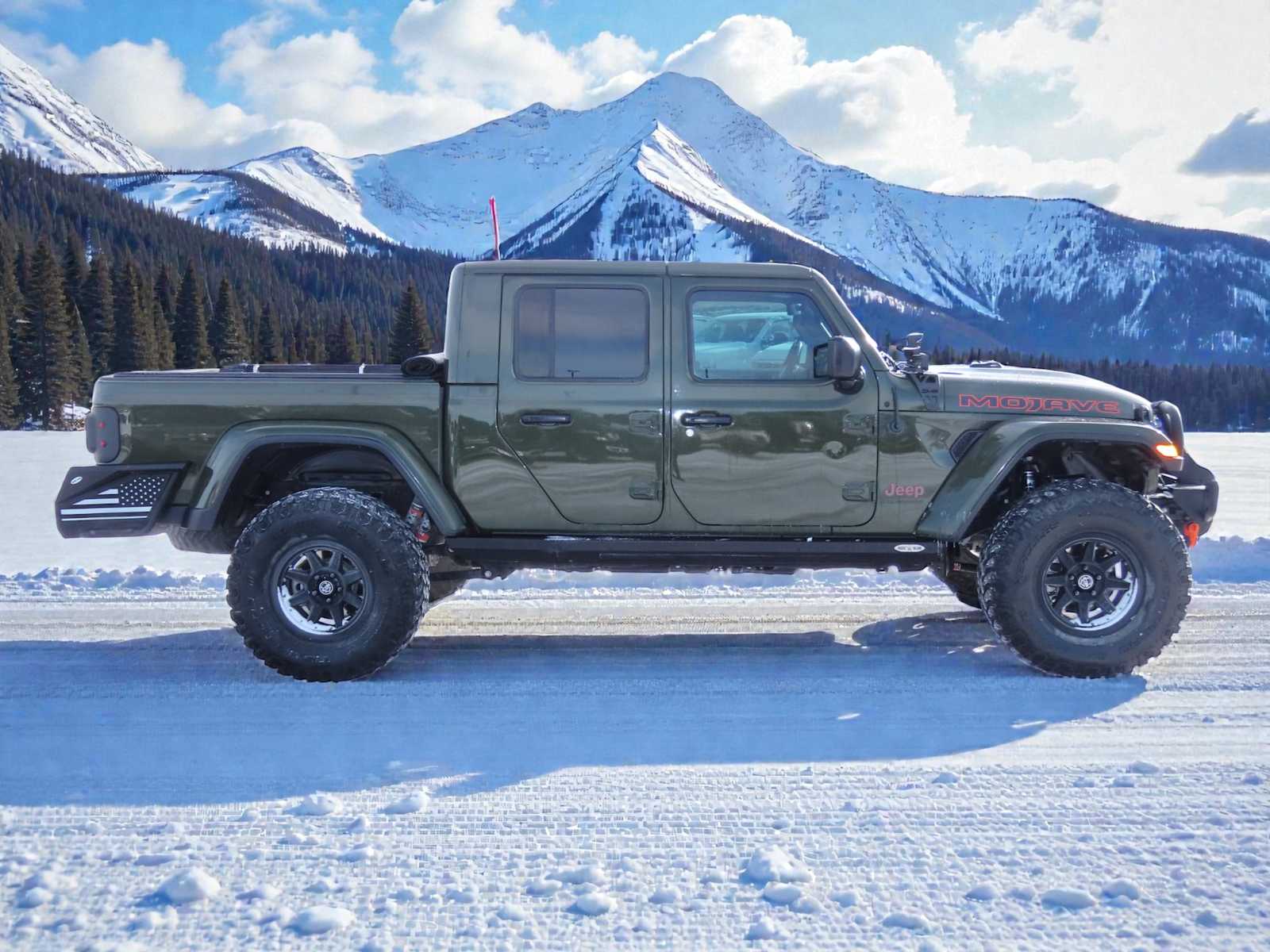 Thumbnail: 2023 Jeep Gladiator - 7