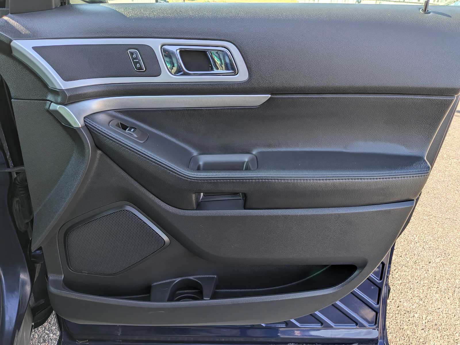 Thumbnail: 2011 Ford Explorer - 27