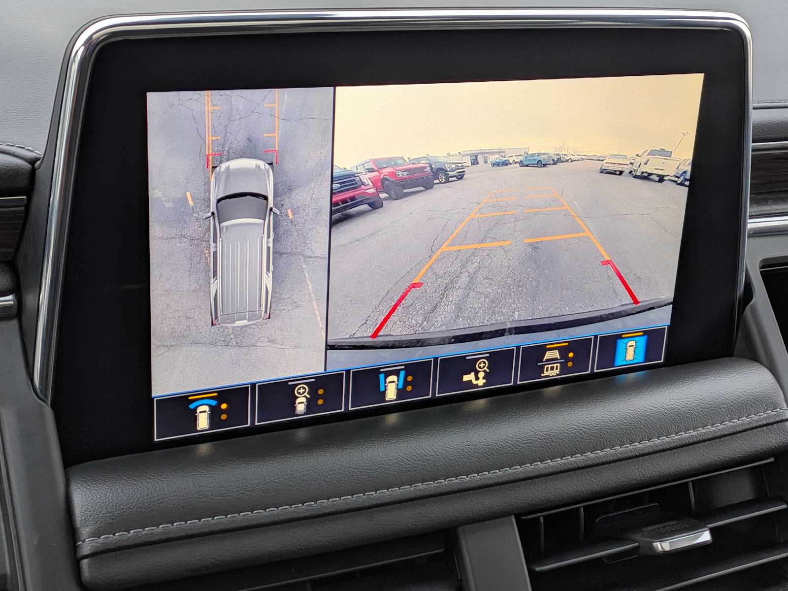 Thumbnail: 2021 Chevrolet Tahoe - 34