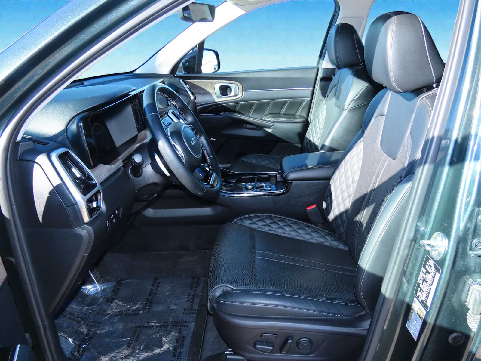 Thumbnail: 2022 Kia Sorento - 15