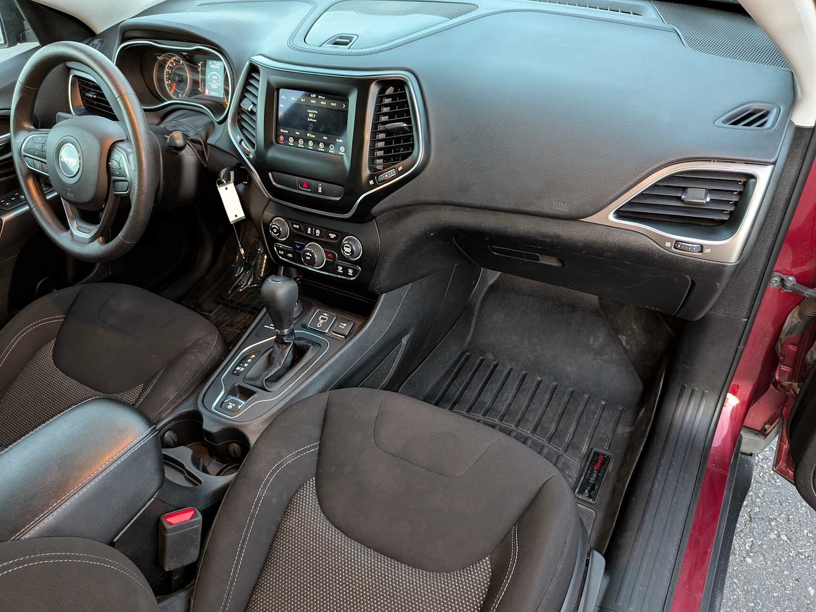Thumbnail: 2021 Jeep Cherokee - 24