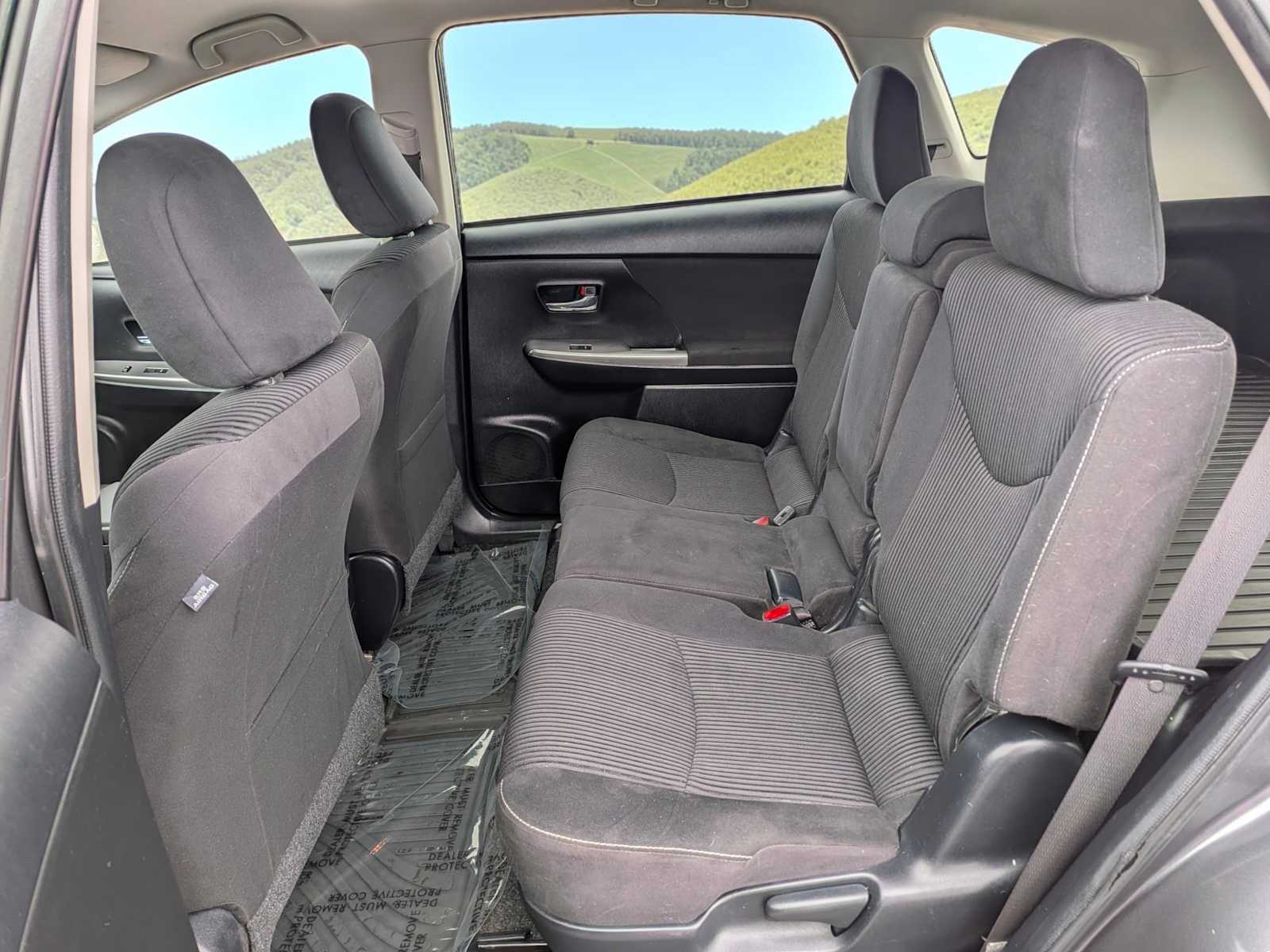 Thumbnail: 2015 Toyota Prius v - 16