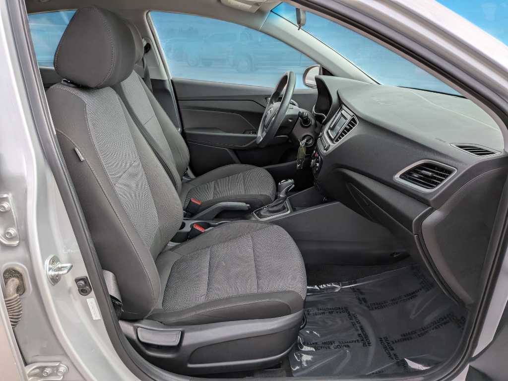 2019 Hyundai Accent SE 24