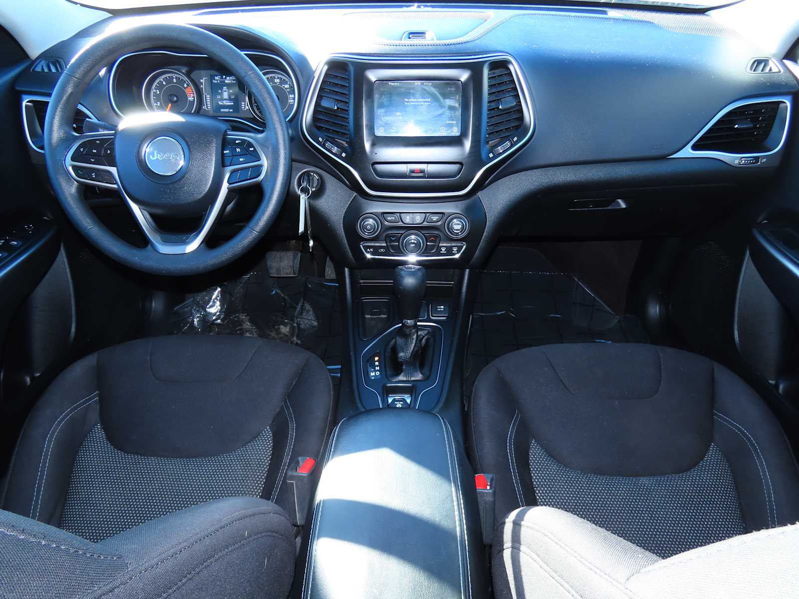 Thumbnail: 2019 Jeep Cherokee - 24