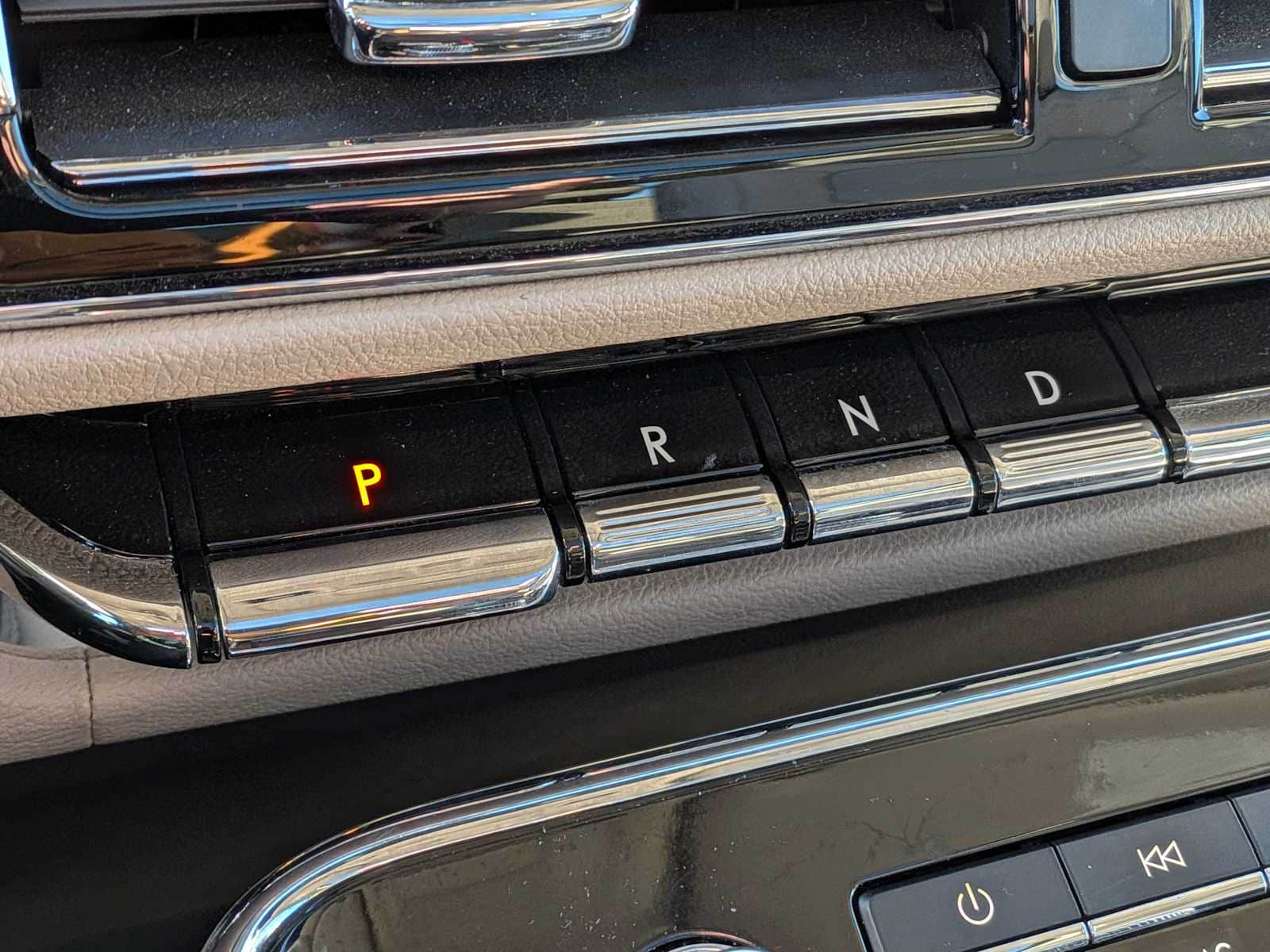 Thumbnail: 2023 Lincoln Navigator - 24