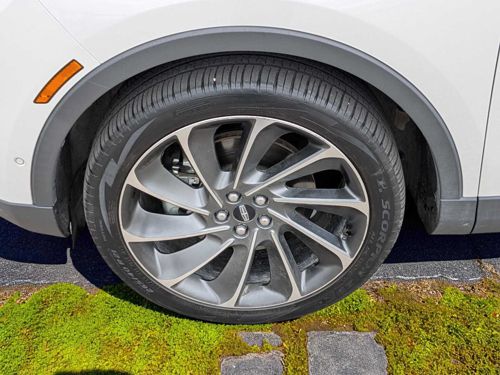 Thumbnail: 2019 Lincoln Nautilus - 17