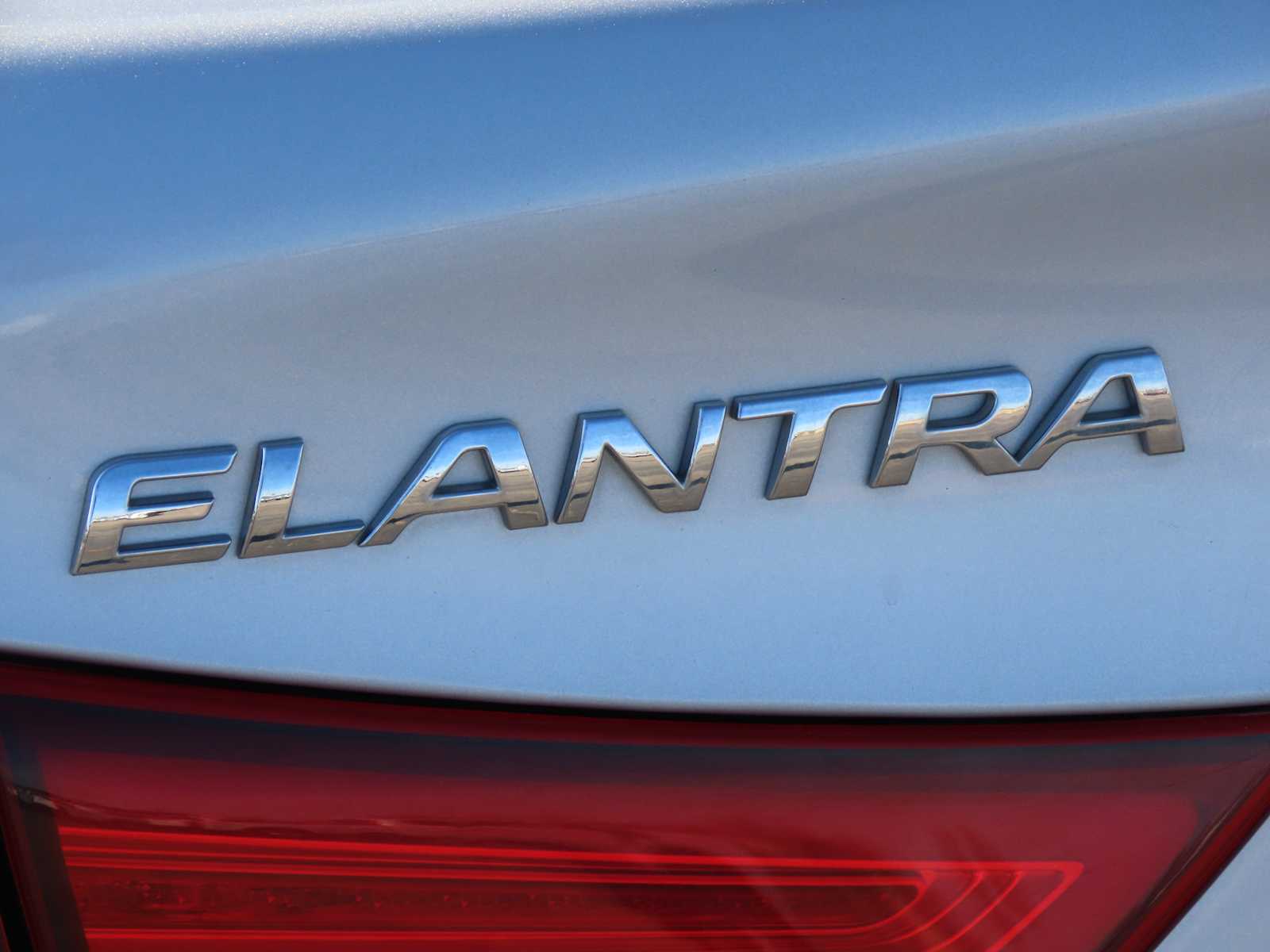 Thumbnail: 2015 Hyundai Elantra - 12