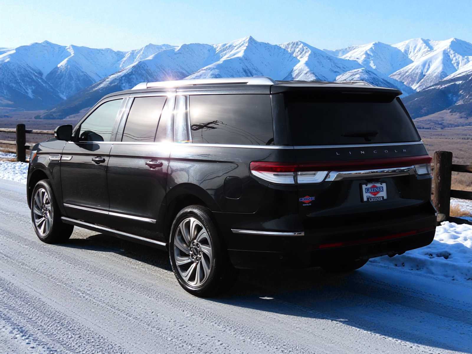 Thumbnail: 2024 Lincoln Navigator L - 4