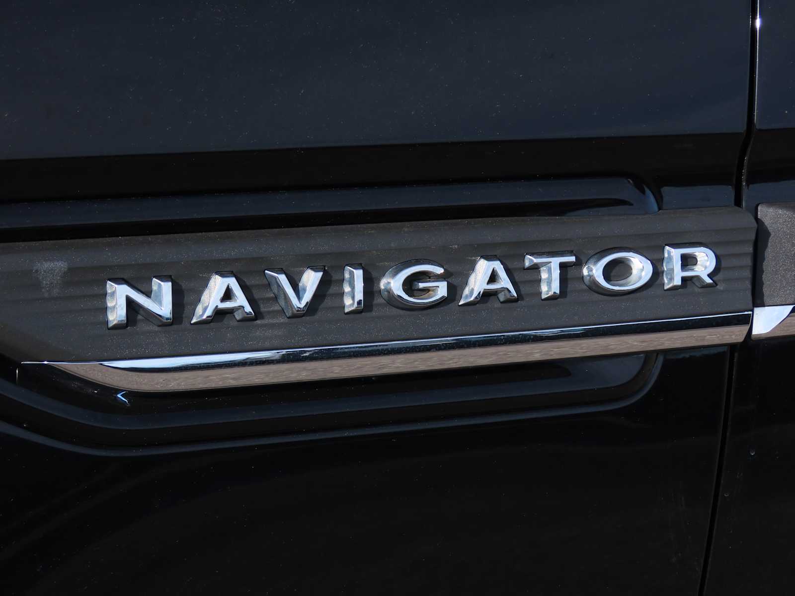 Thumbnail: 2024 Lincoln Navigator L - 8