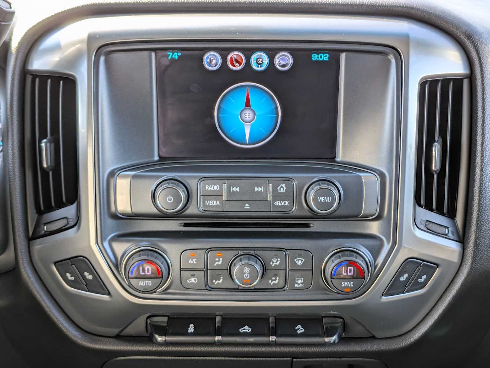 Thumbnail: 2017 Chevrolet Silverado 2500 - 32