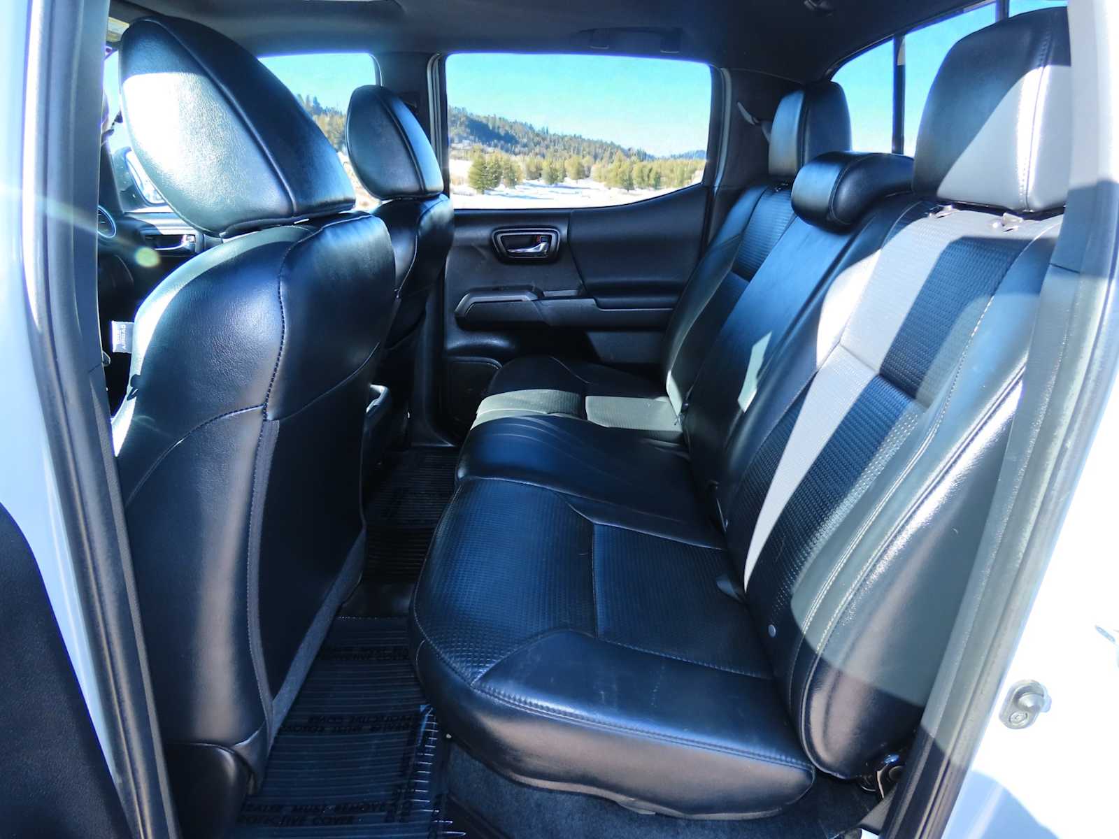 Thumbnail: 2019 Toyota Tacoma - 18