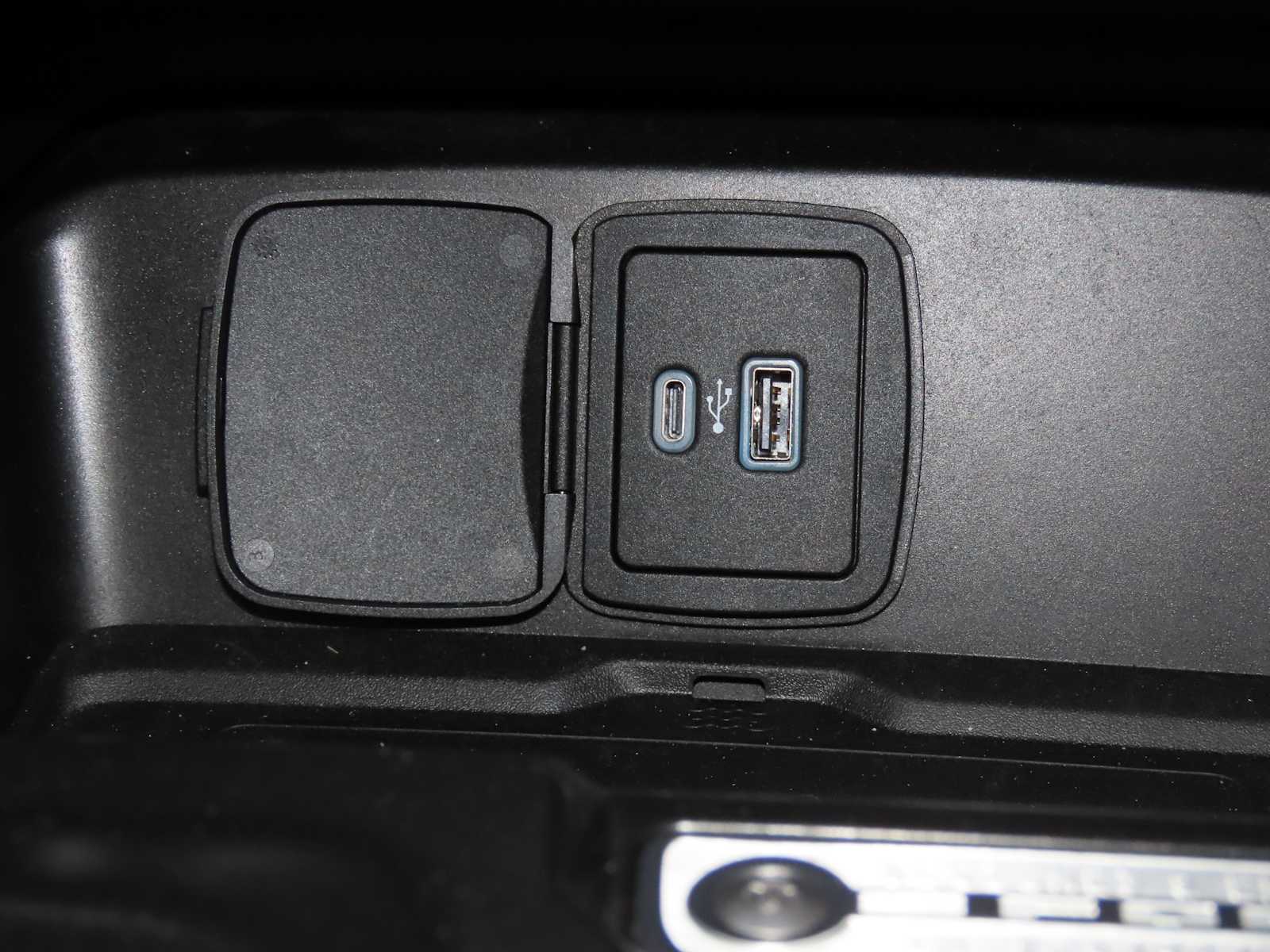 Thumbnail: 2022 Ford Bronco - 37