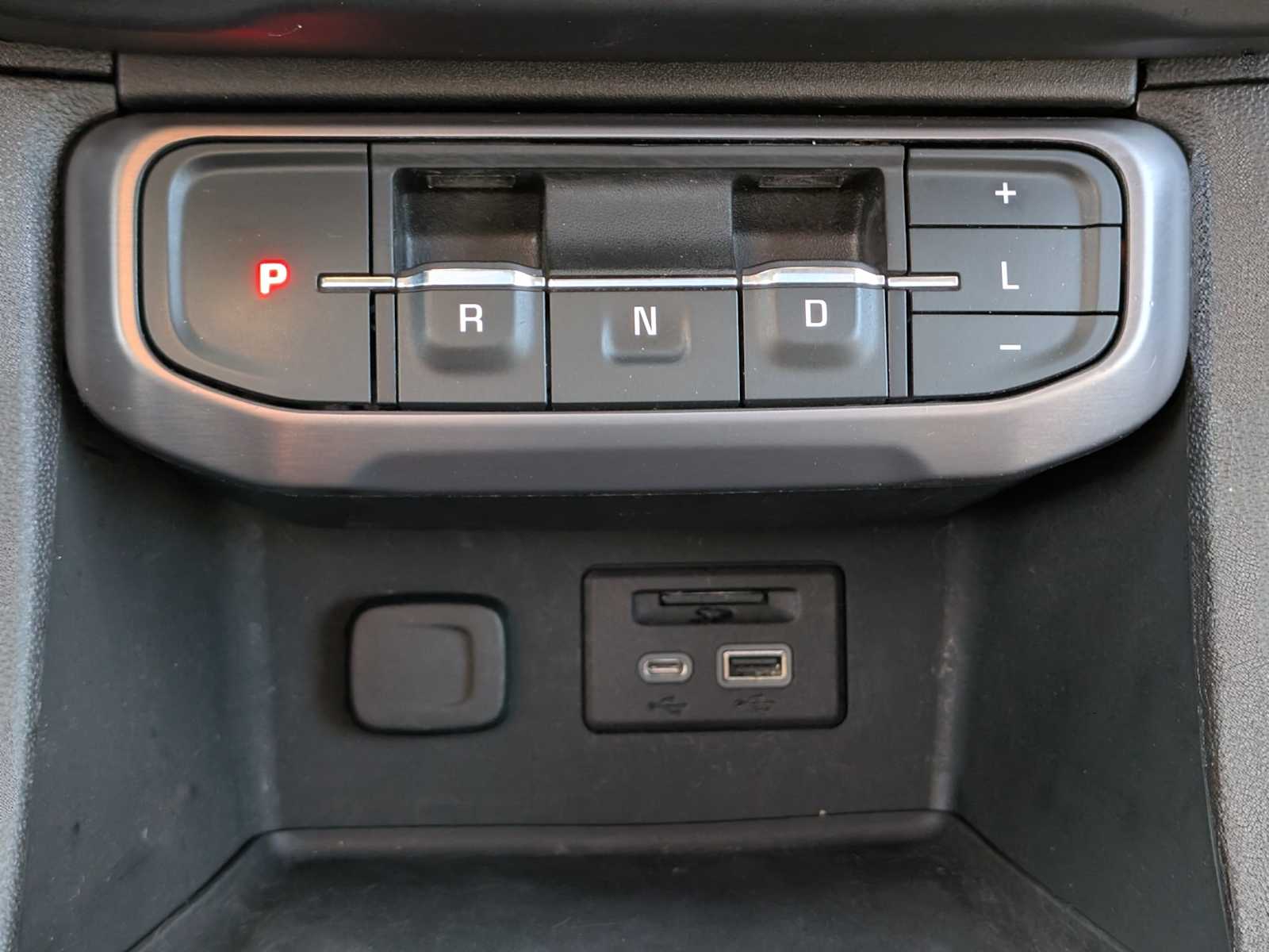 2022 GMC Acadia AT4 39
