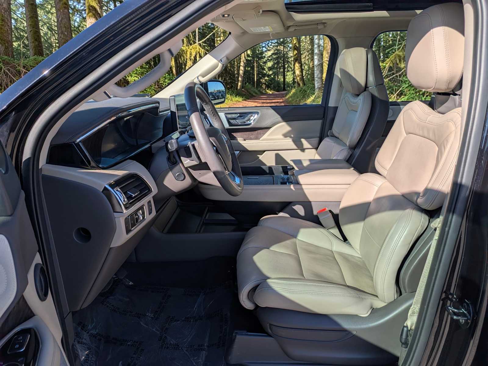 Thumbnail: 2023 Lincoln Navigator - 13