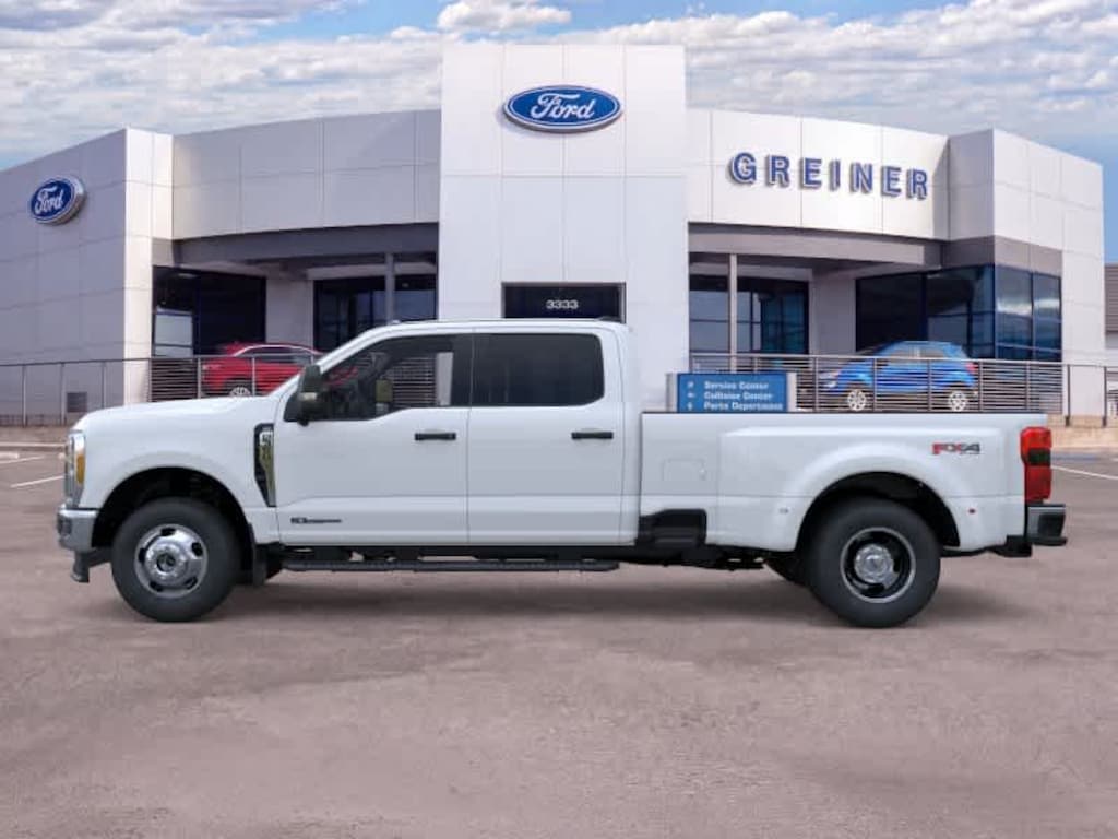 New 2026 Ford F-350 XLT Truck Crew Cab