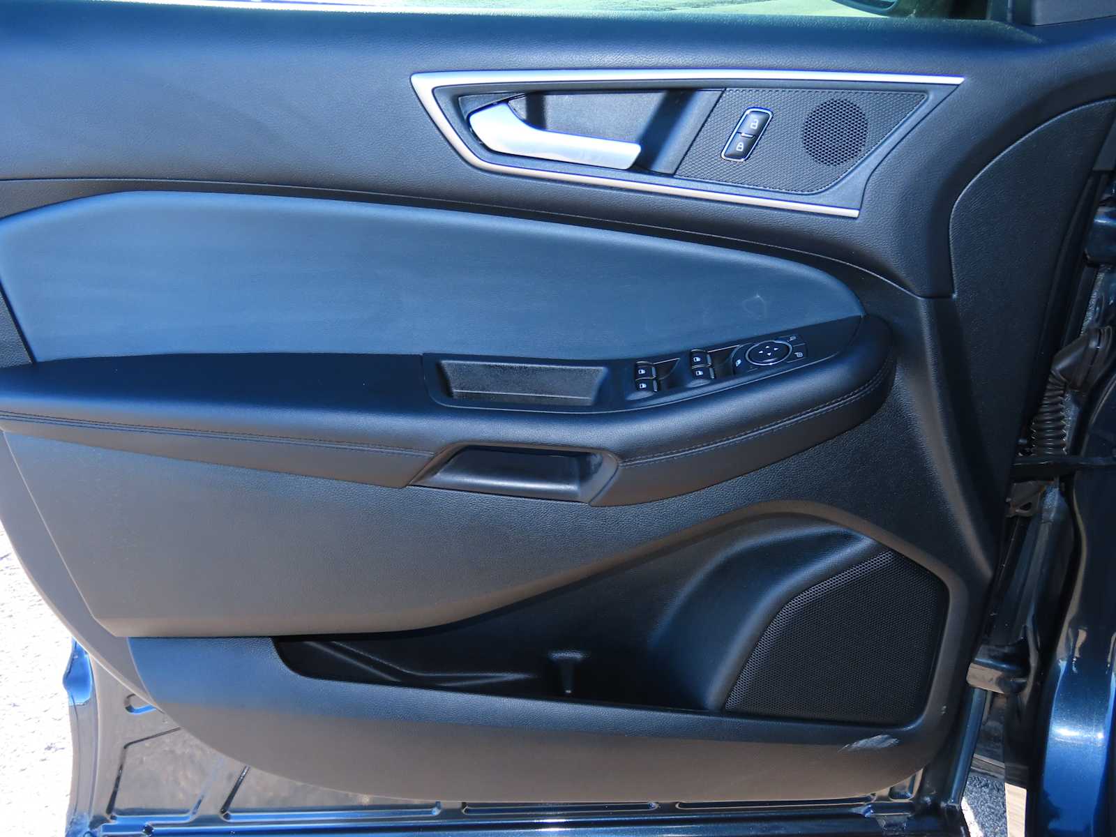 Thumbnail: 2023 Ford Edge - 17