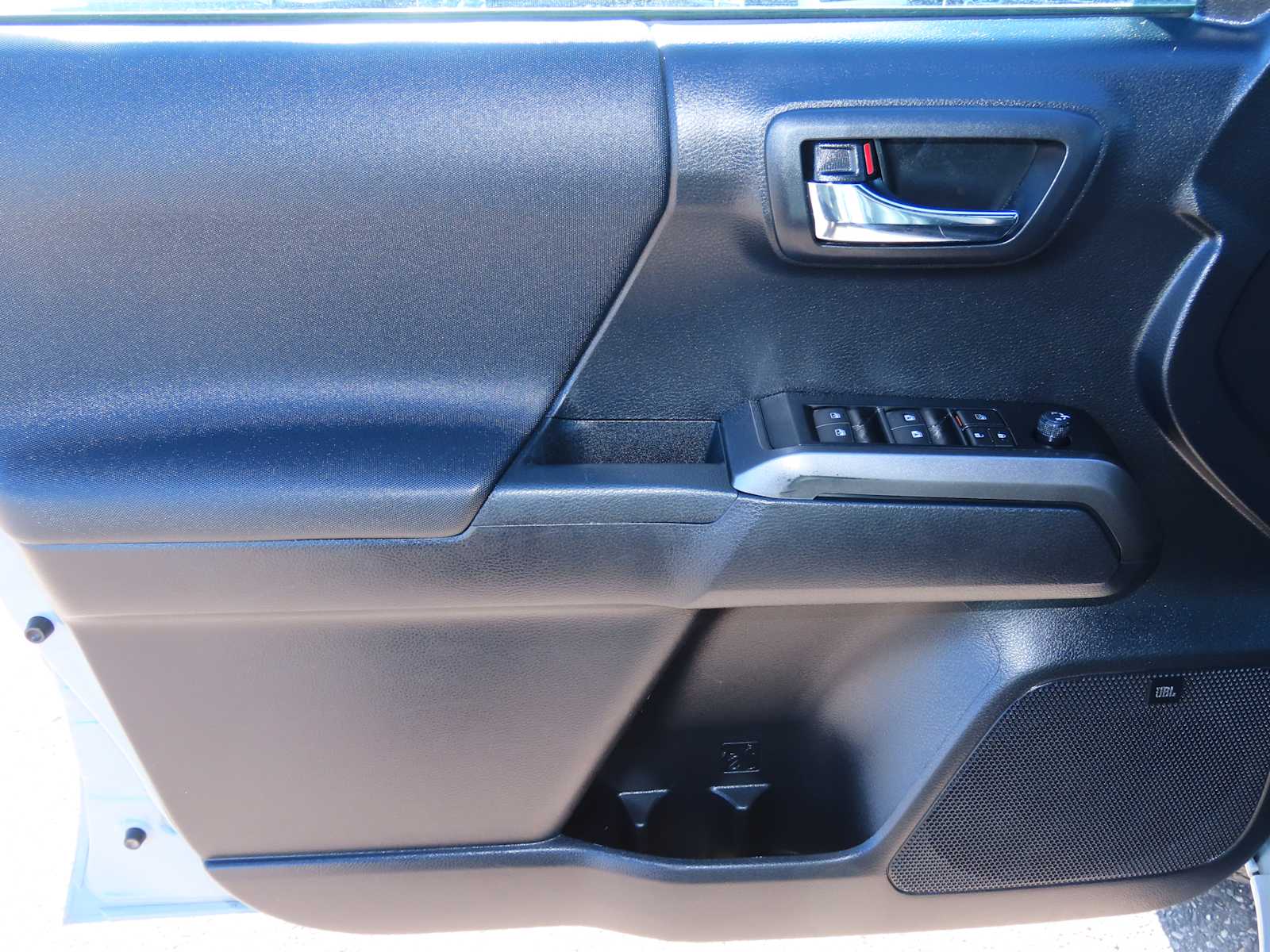 Thumbnail: 2019 Toyota Tacoma - 16