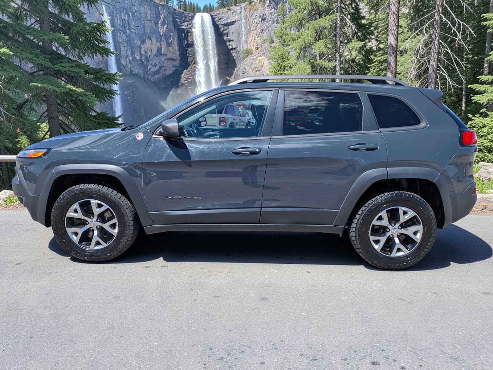 Thumbnail: 2017 Jeep Cherokee - 3