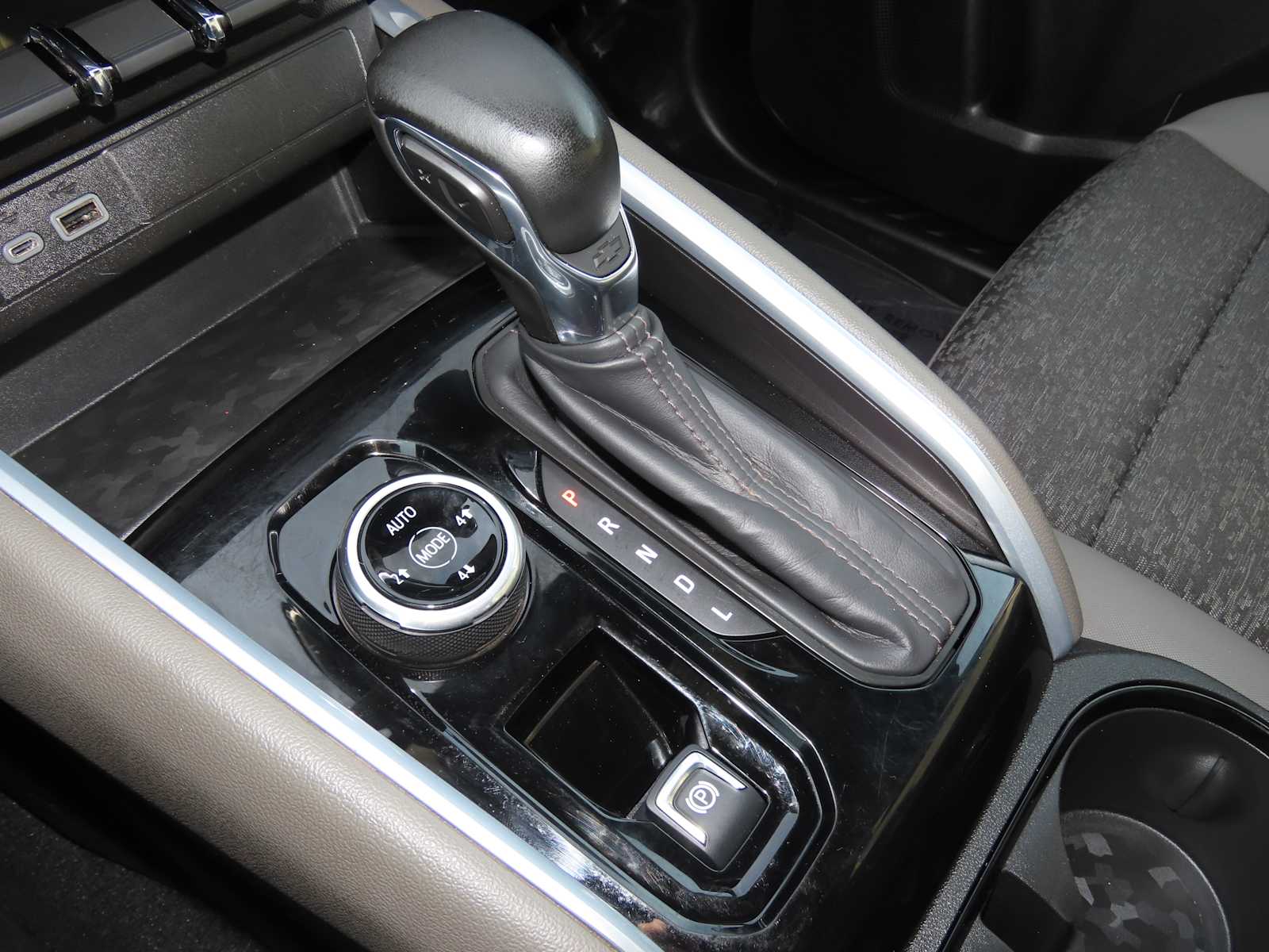 Thumbnail: 2024 Chevrolet Colorado - 31