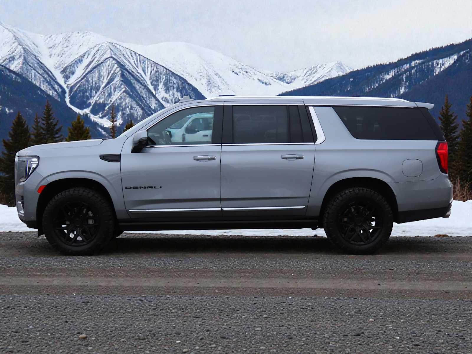 Thumbnail: 2023 GMC Yukon XL - 3