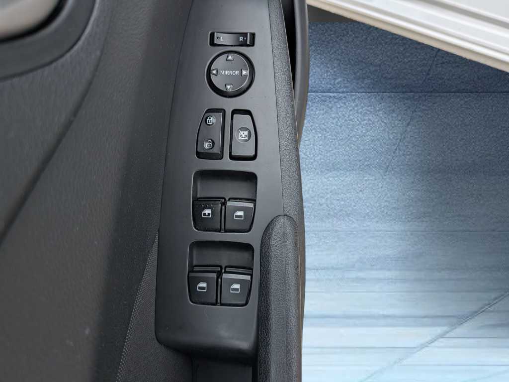2019 Hyundai Accent SE 19