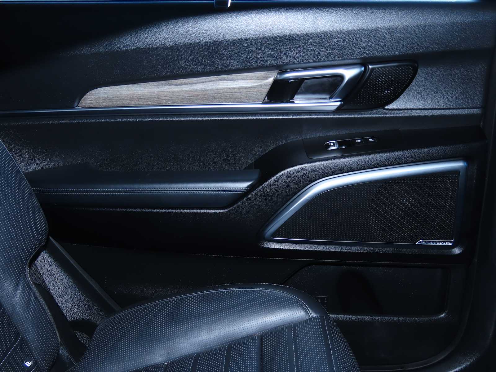 Thumbnail: 2020 Kia Telluride - 23