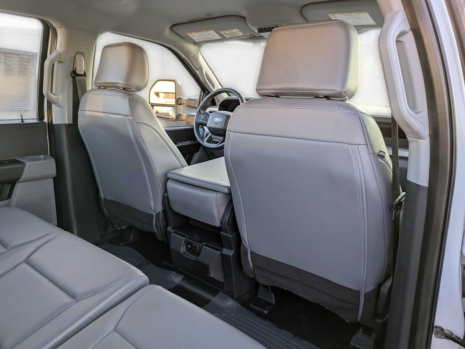 2023 Ford Econoline E-350 28