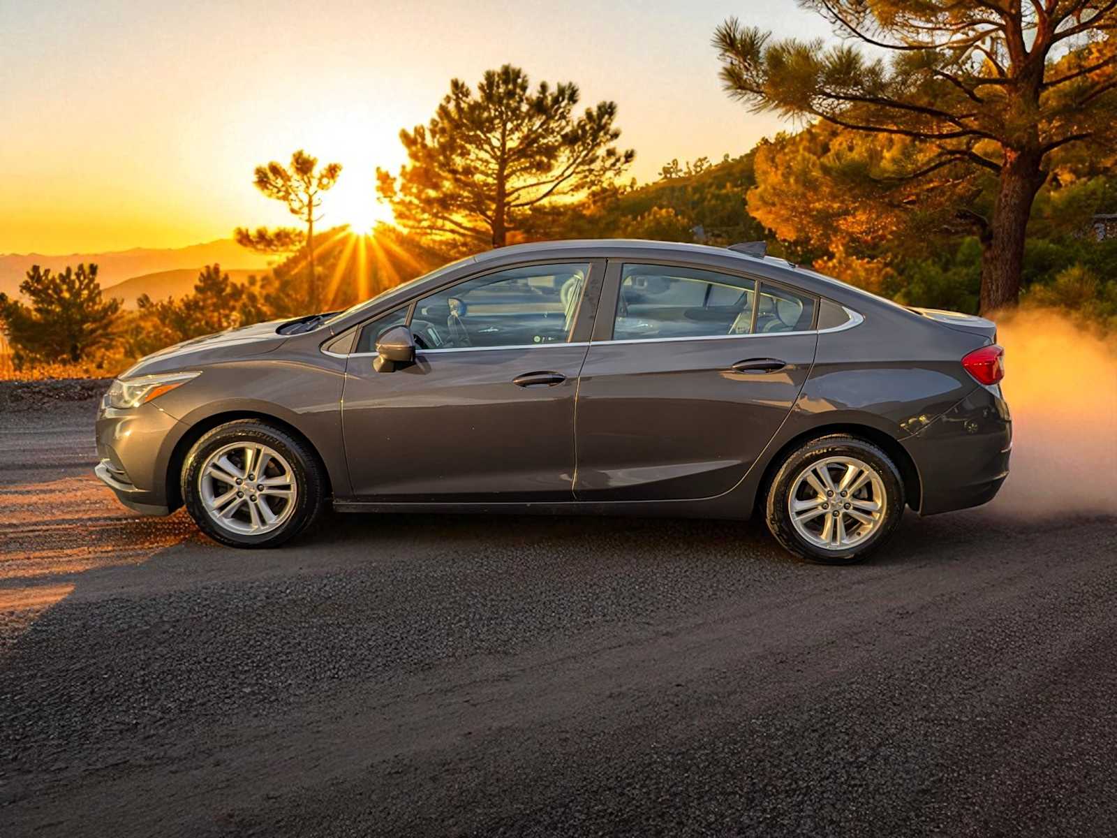 Thumbnail: 2017 Chevrolet Cruze - 3