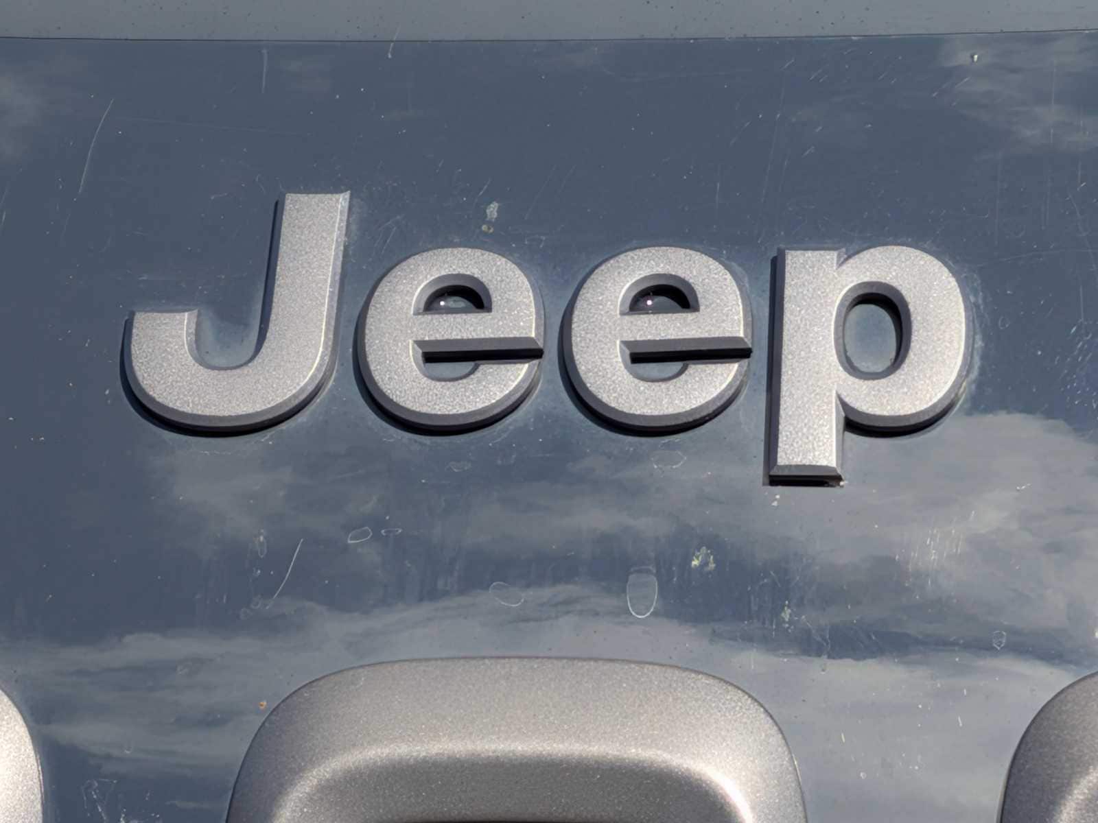 Thumbnail: 2017 Jeep Cherokee - 11
