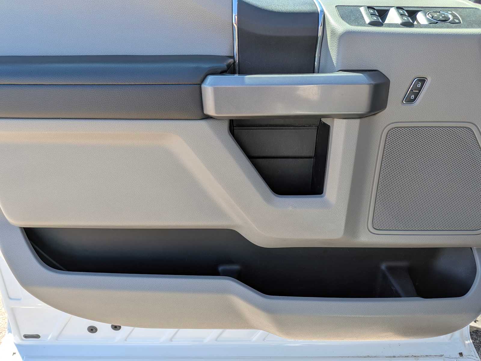 Thumbnail: 2018 Ford Econoline - 15