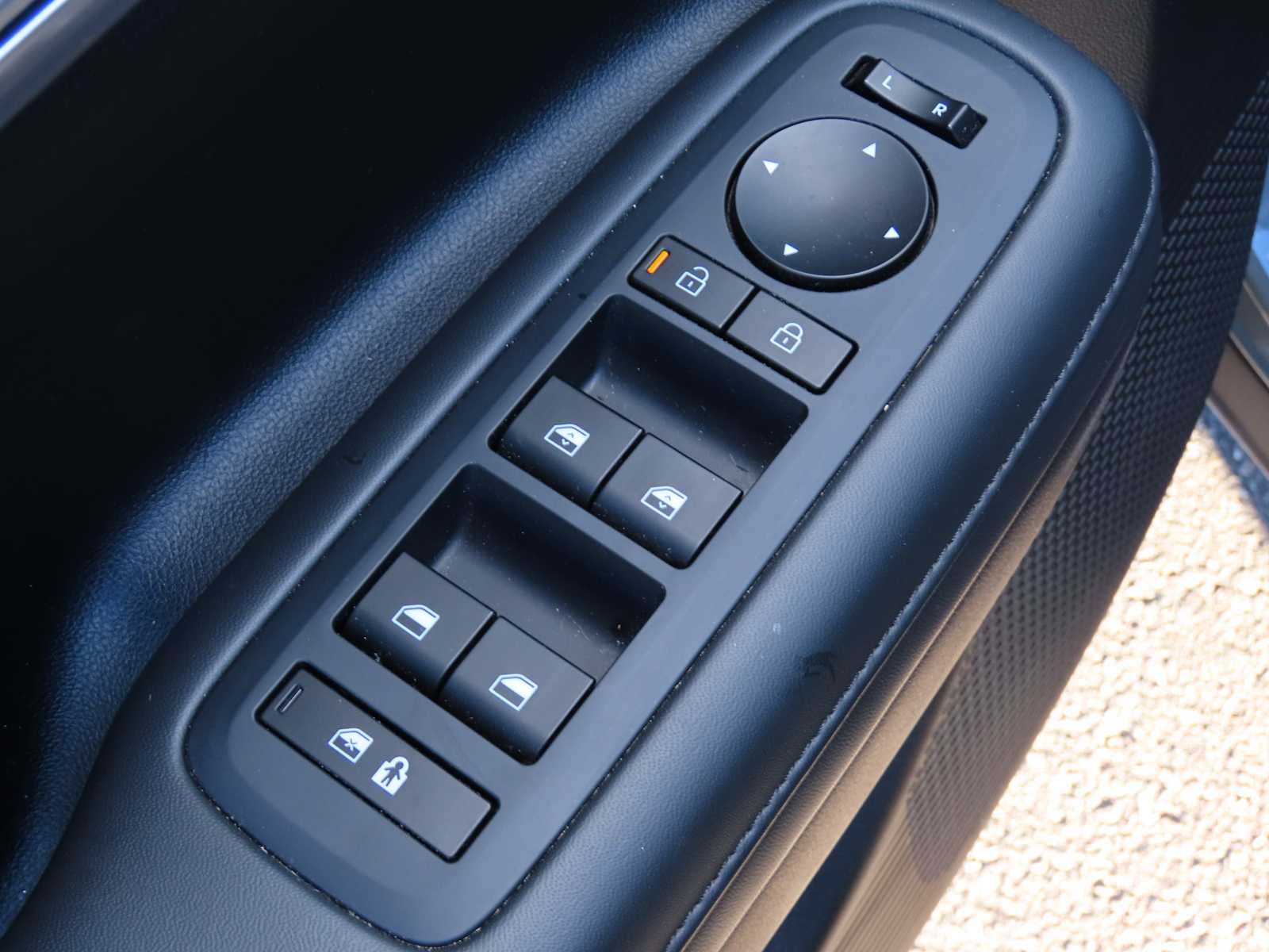 Thumbnail: 2024 Hyundai Santa Fe - 17