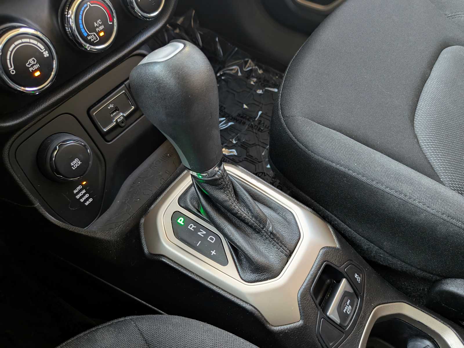 Thumbnail: 2017 Jeep Renegade - 37