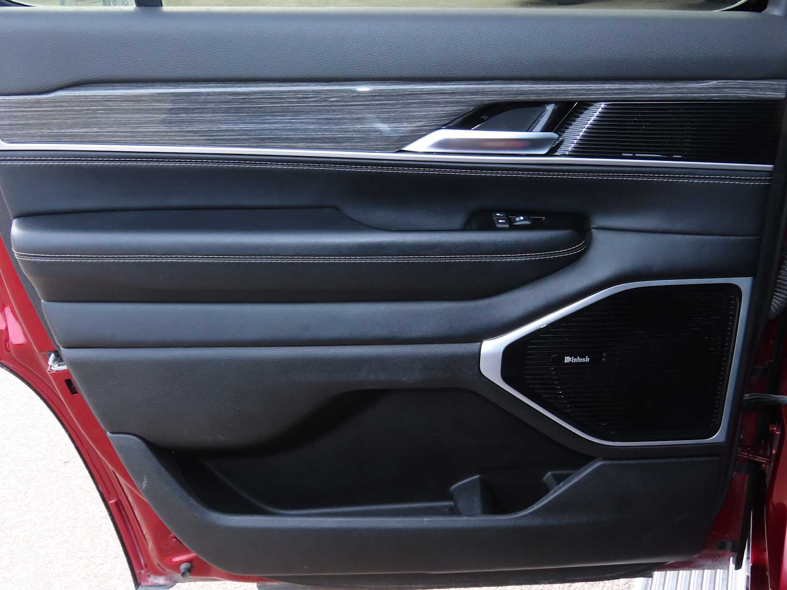 Thumbnail: 2022 Jeep Wagoneer - 20