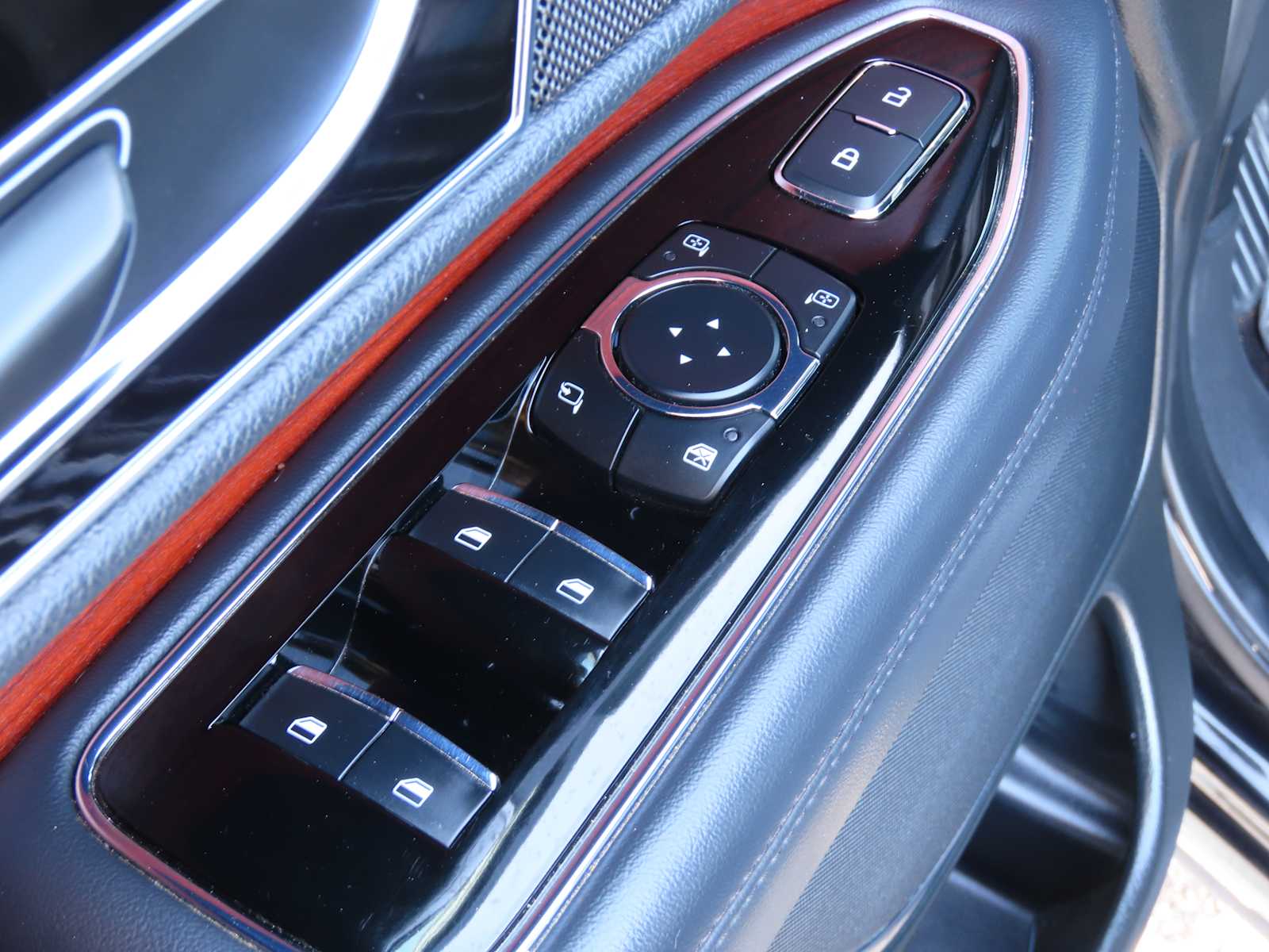 Thumbnail: 2024 Lincoln Navigator L - 15