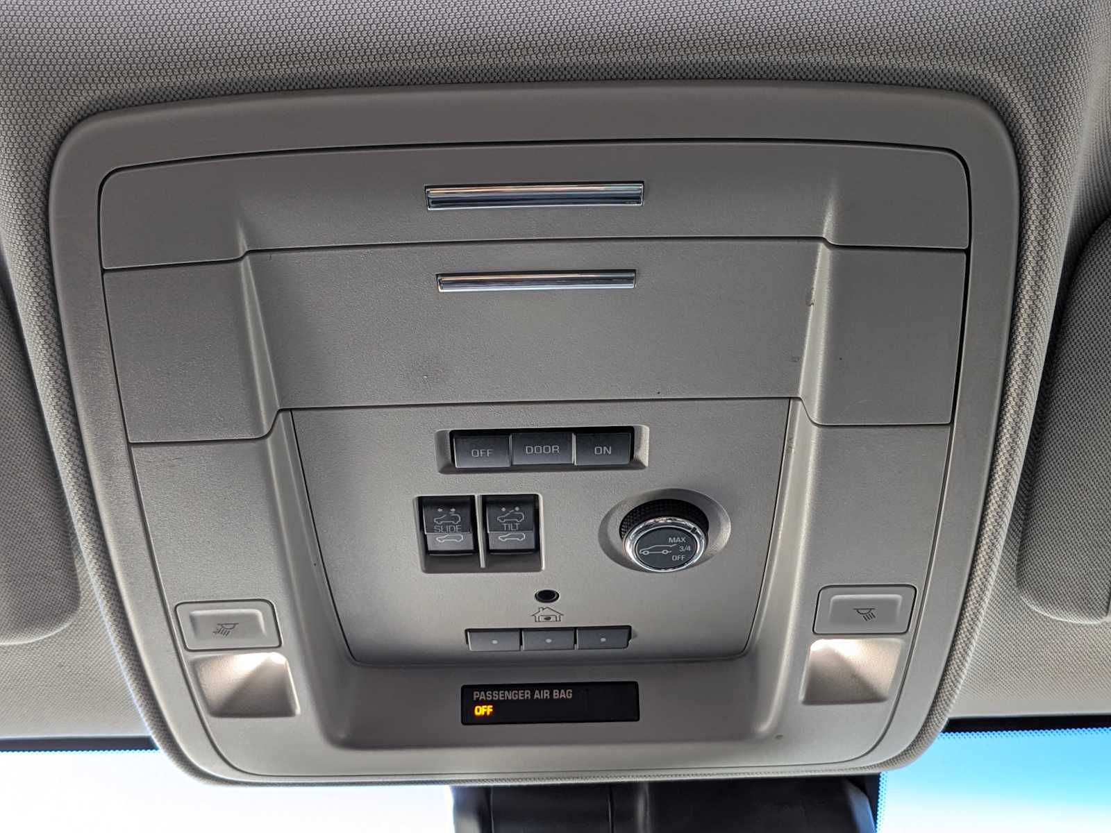 Thumbnail: 2018 Chevrolet Tahoe - 32