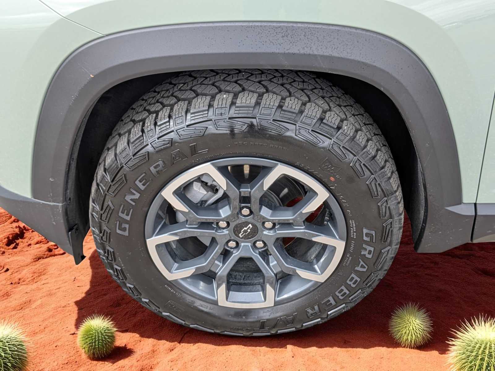 Thumbnail: 2025 Chevrolet Equinox - 16