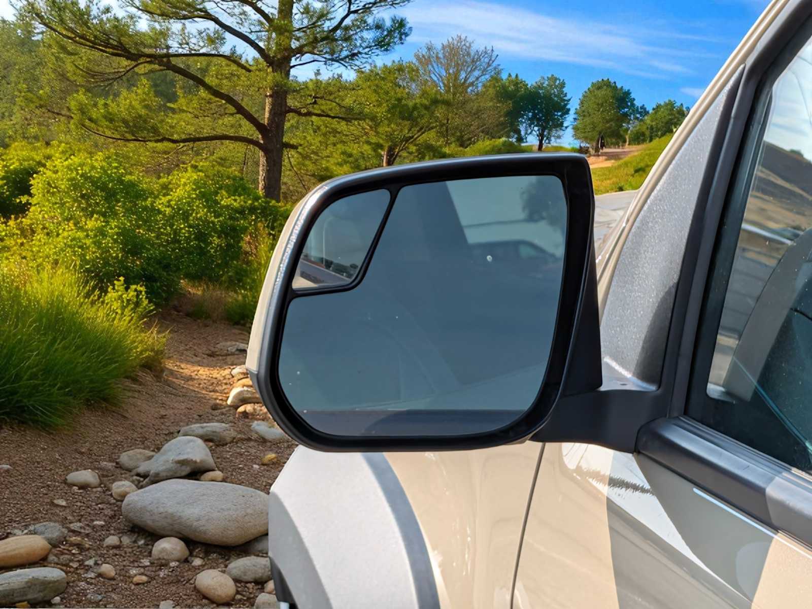 Thumbnail: 2022 Chevrolet Colorado - 16