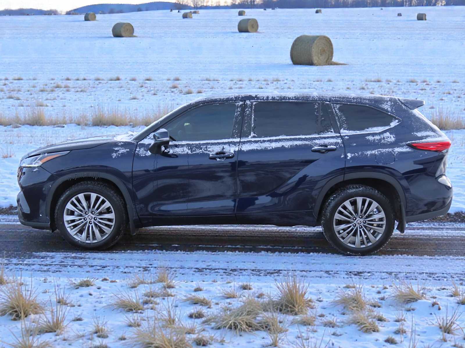 2020 Toyota Highlander Platinum photo 2