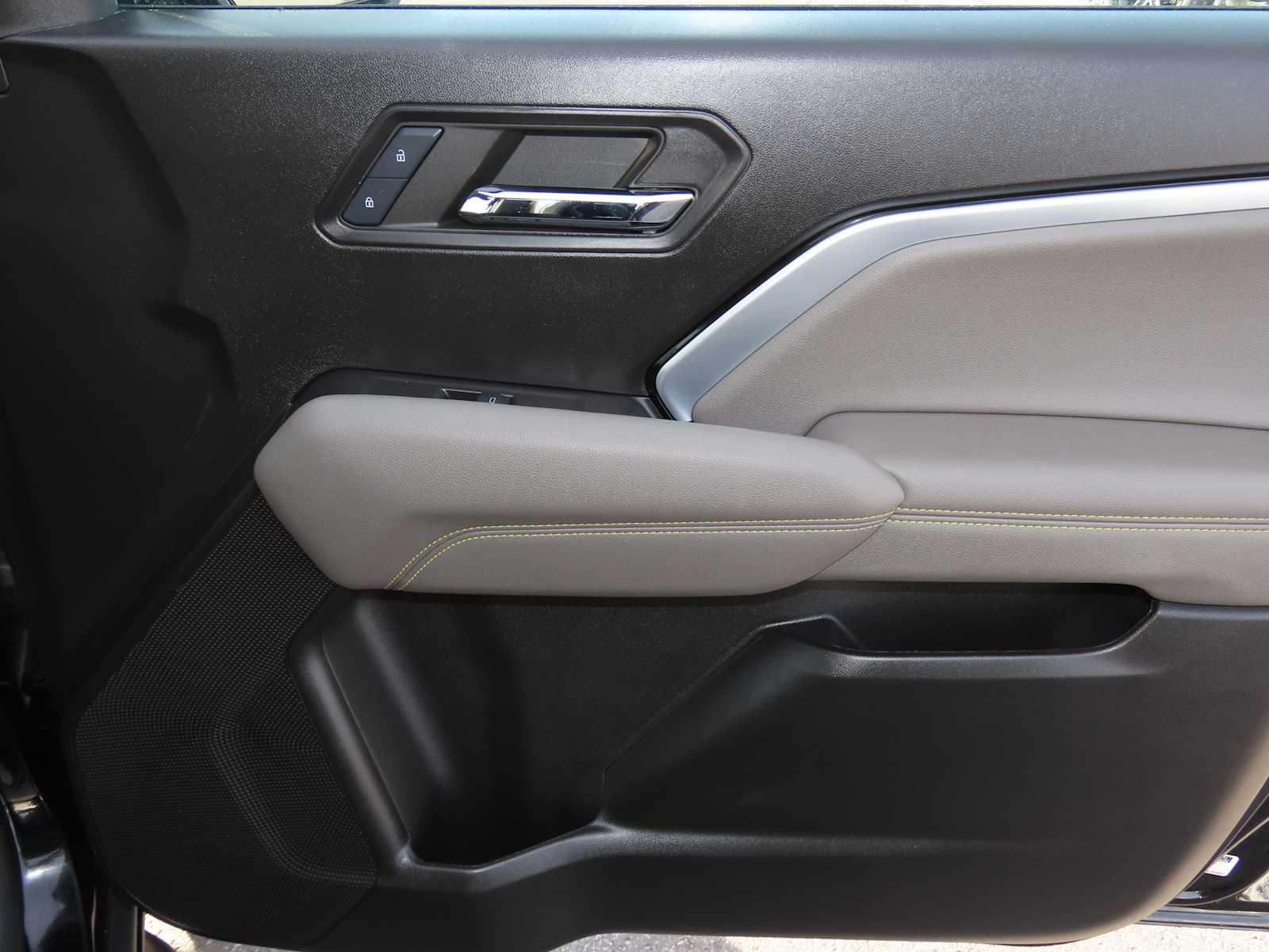 Thumbnail: 2024 Chevrolet Colorado - 21