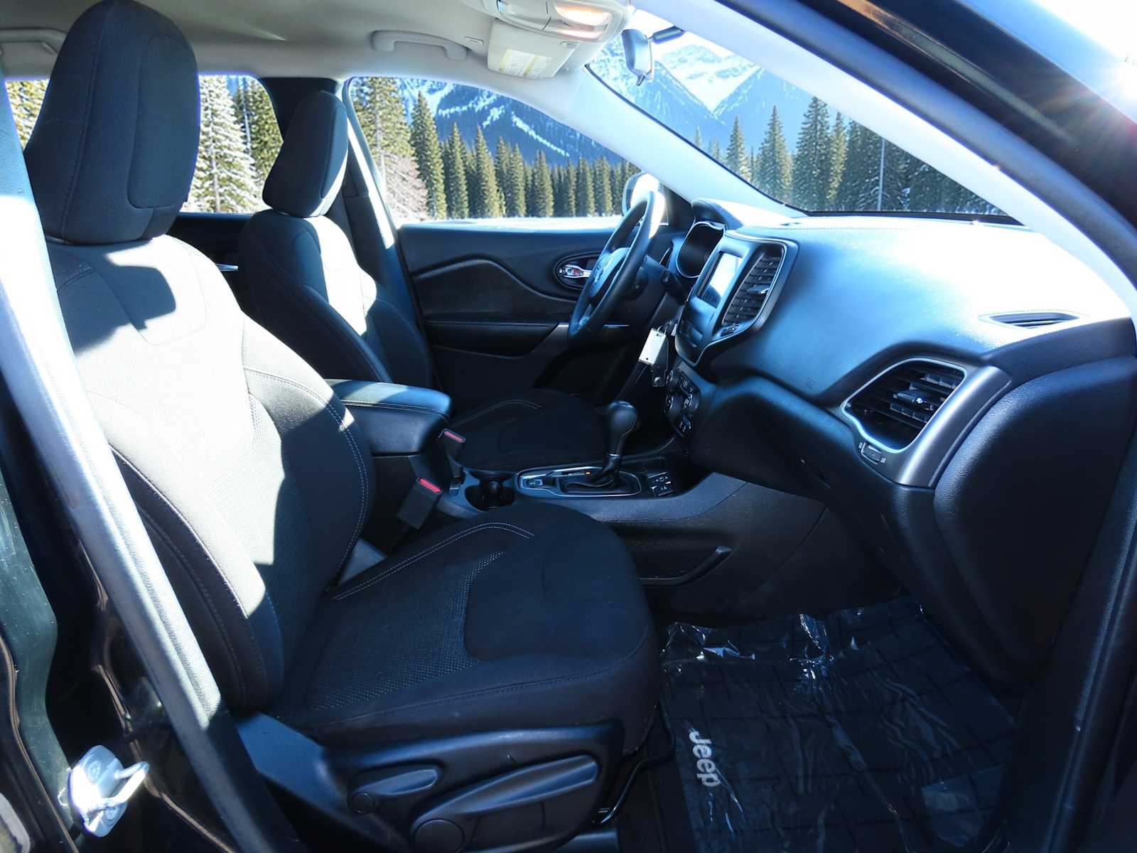 Thumbnail: 2019 Jeep Cherokee - 20