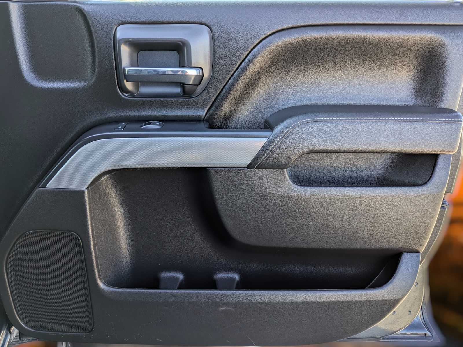 Thumbnail: 2017 Chevrolet Silverado 2500 - 26