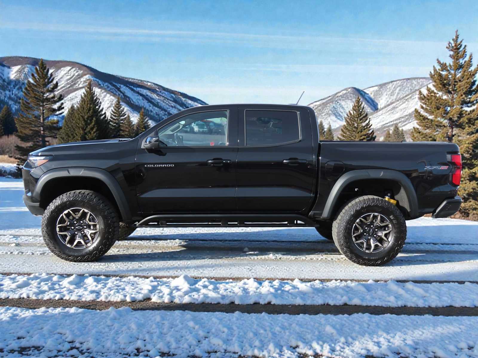 Thumbnail: 2024 Chevrolet Colorado - 3