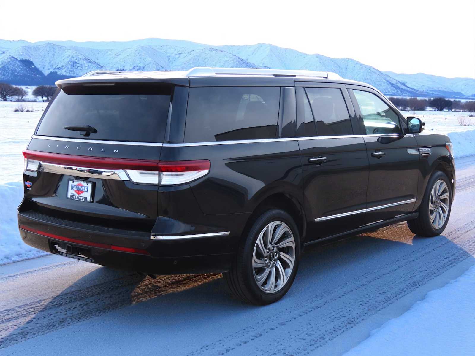 Thumbnail: 2024 Lincoln Navigator L - 6